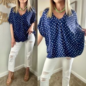 Gap feminine navy and white flowy top size XXL